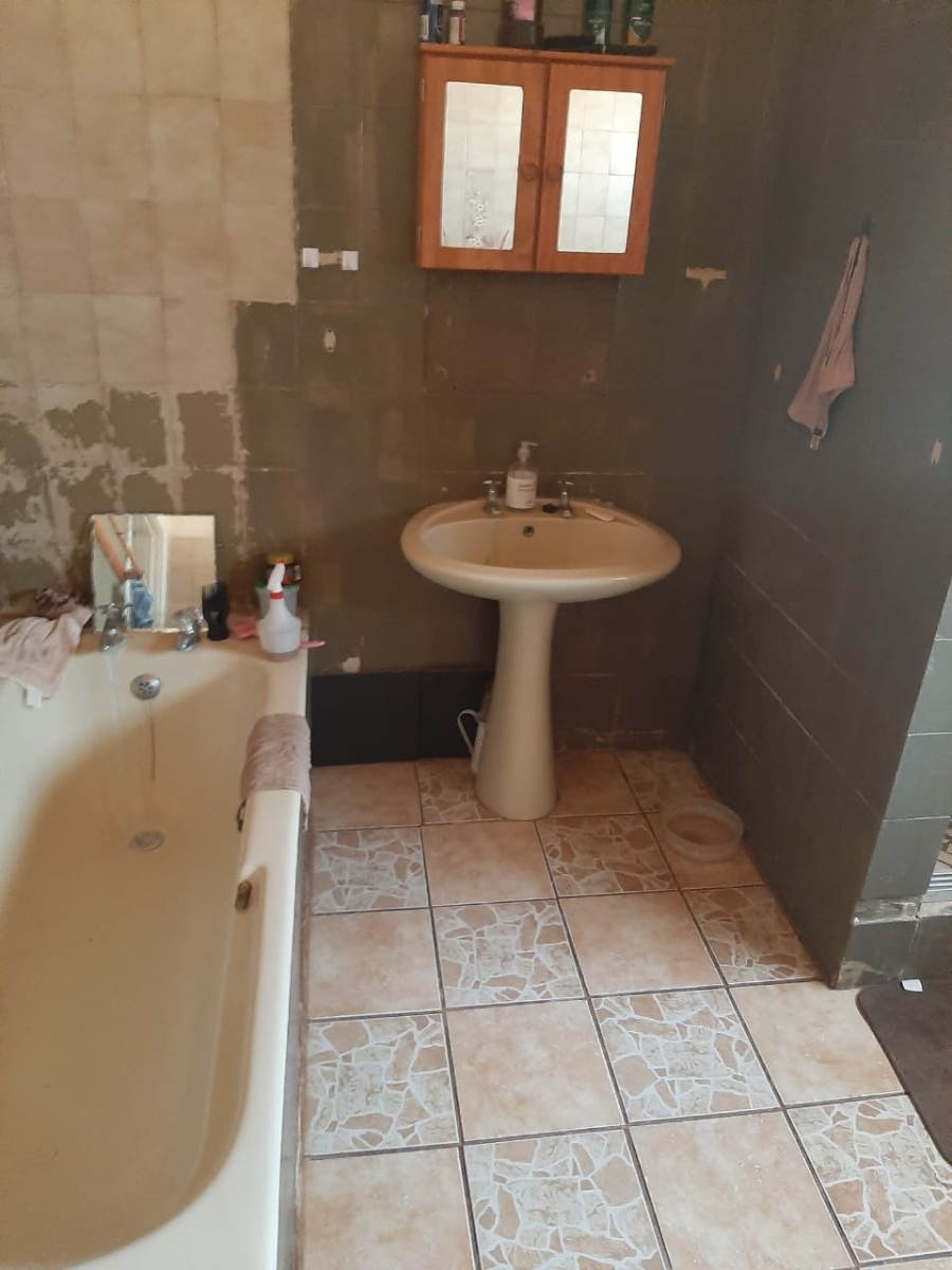 4 Bedroom Property for Sale in Hofmeyr Eastern Cape